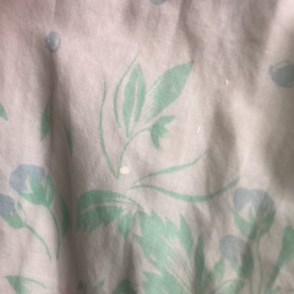 2 Pockets Gown robe snaps up has paint spots s/m - Picture 10 of 12